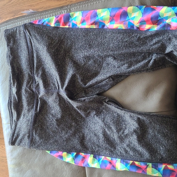 NWT LulaRoe Jade Crop Fitness Leggings Size Small - Picture 5 of 5